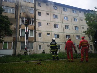 Erkélytűz a csíkszeredai Nagy István festő utcában