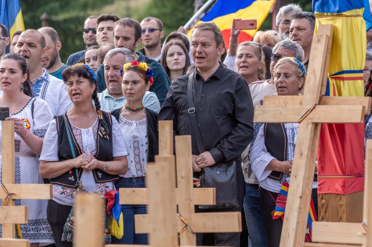 Sírgyalázás miatt bűnvádi eljárás folyik az úzvölgyi keresztállítás ügyében