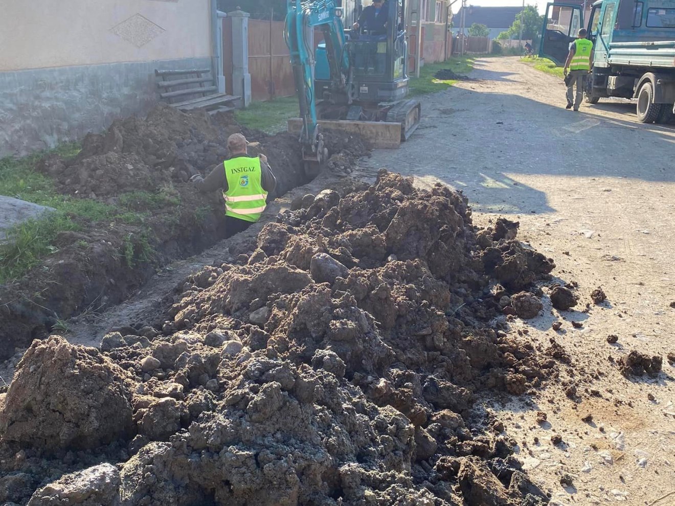 Jó halad a földgázhálózatok építése, idén be is fejezik a munkát •  Fotó: Csíkmadaras Polgármesteri Hivatala