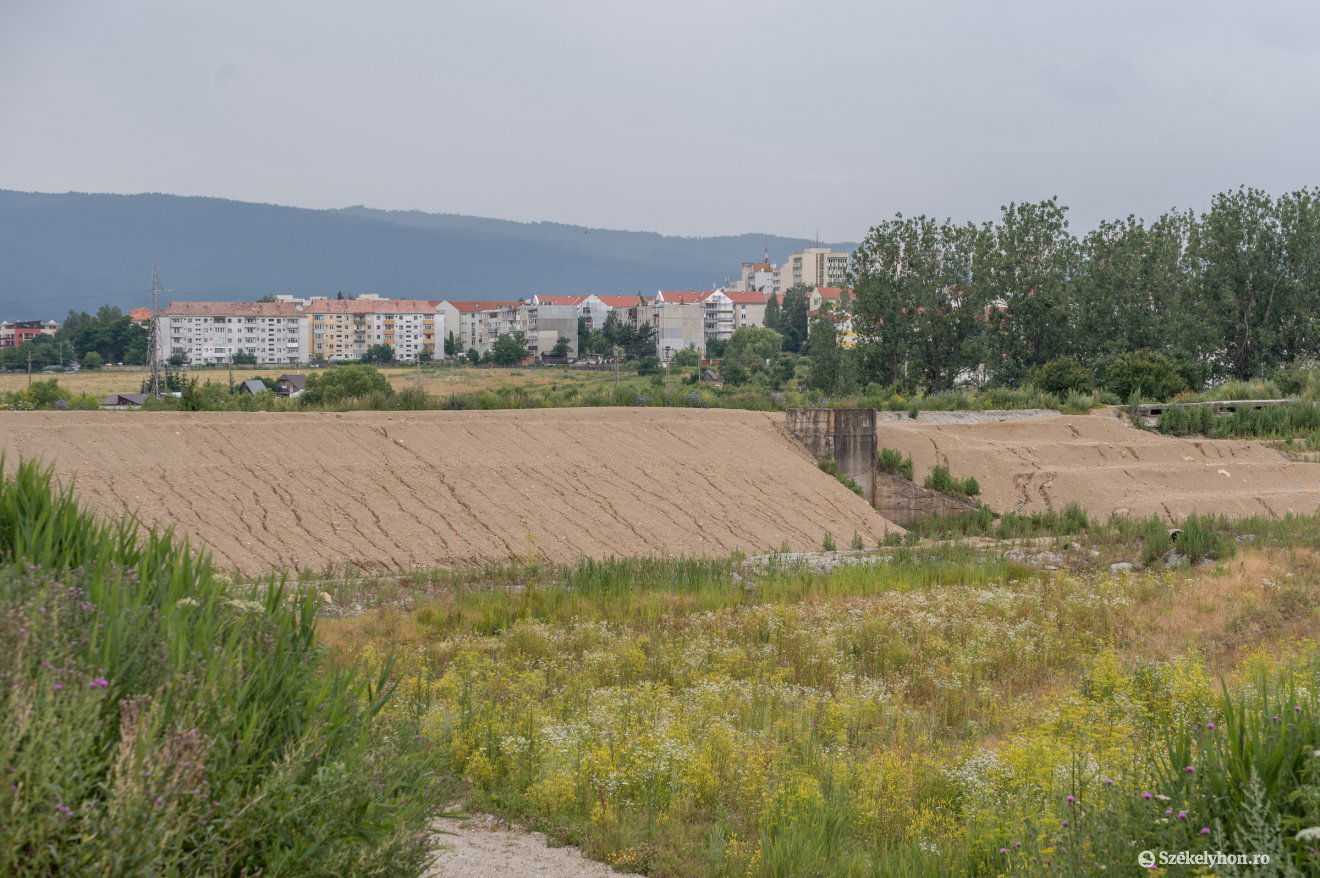 A Suta-tó helyreállítása után is csak részlegesen töltik fel a medret •  Fotó: Pinti Attila