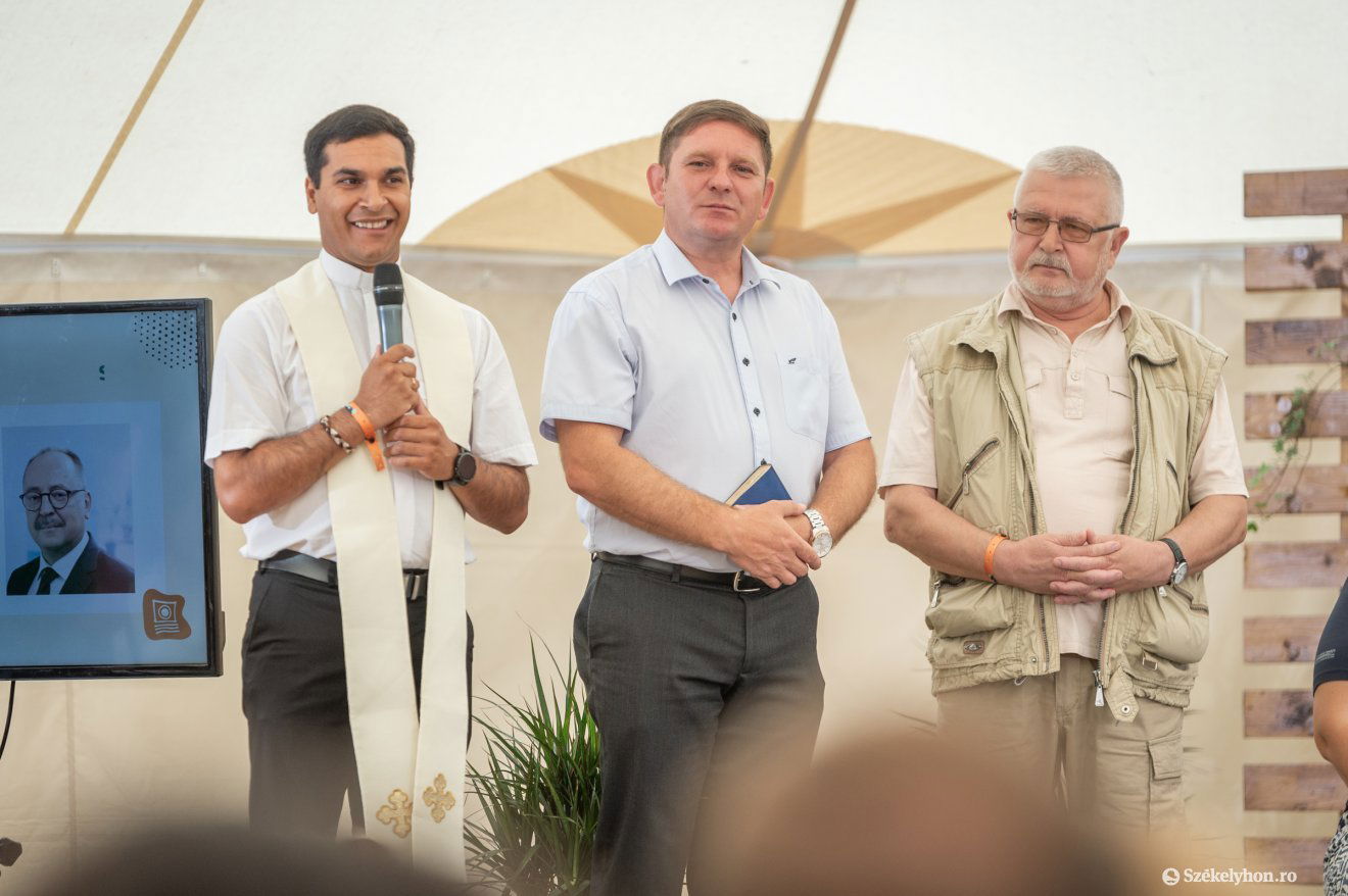 Az egyházak képviselői megáldották a rendezvényt •  Fotó: Pinti Attila