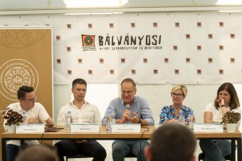 Fejlesztéspolitikai lehetőségek határon innen és túl