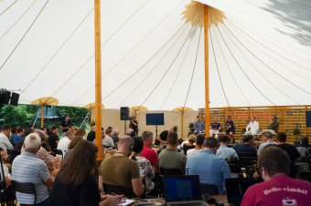 A háborúról Tusványoson: jelenleg nem tudni, hogy a tűzszünet kinek hoz hasznot