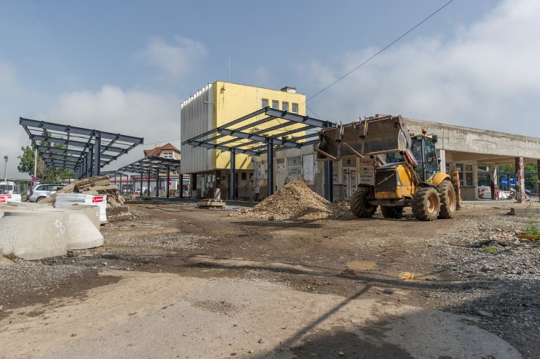 Minden jel szerint időben elkészül az új buszpályaudvar