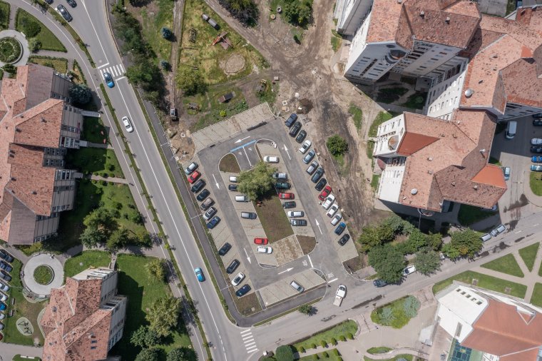 Elhanyagolt körparkolóból civilizált megállóhely