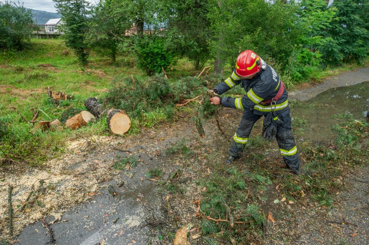 Azonnali szélriadót adtak ki két erdélyi megye több településére is
