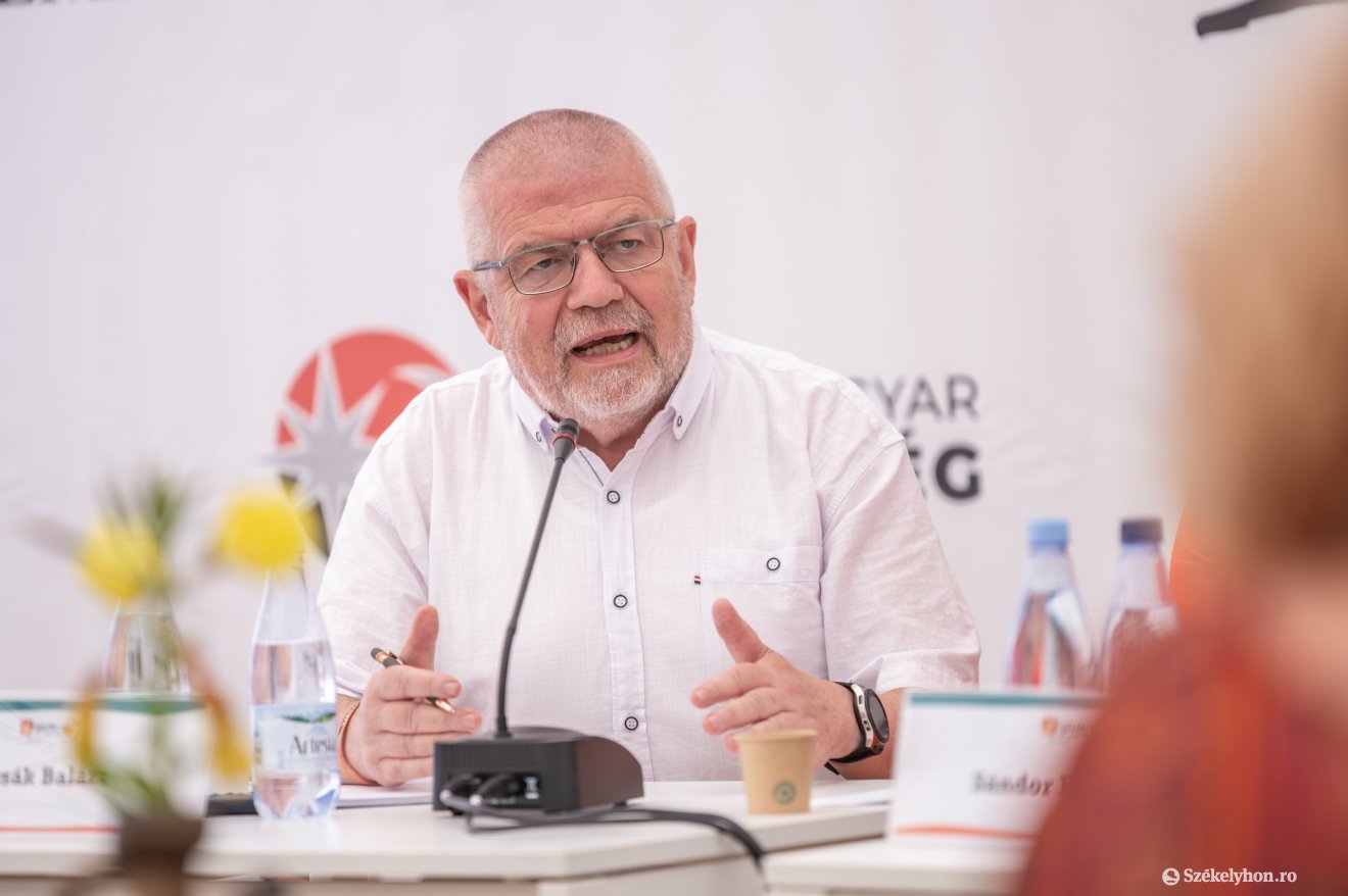 Izsák Balázs szerint a bukaresti kormány miniszterének nincs joga tagadni a román állam által vállalt kötelezettségeket •  Fotó: Pinti Attila