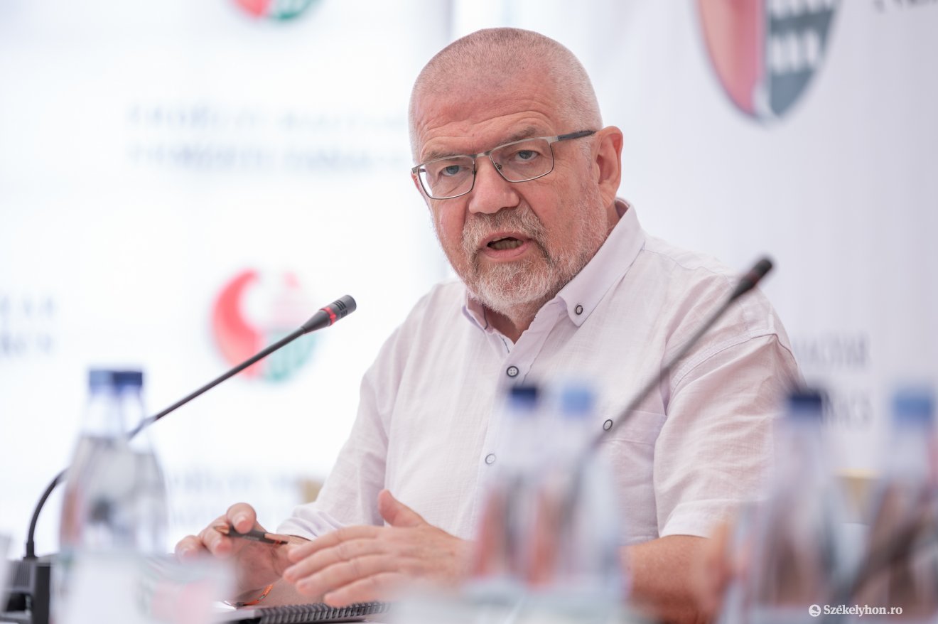 Izsák Balázs arra biztatja a magyarokat, írjanak történelmet június 9-én •  Fotó: Pinti Attila
