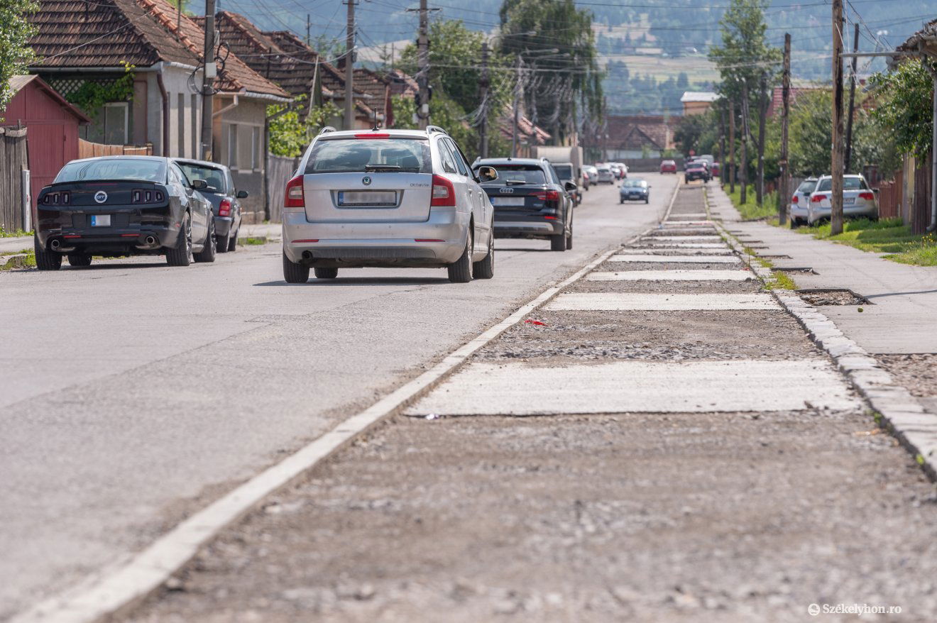 A Fürdő utcában is kerékpárút lesz, amely a sportparkig vezet •  Fotó: Pinti Attila