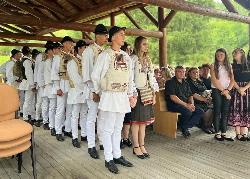 A 18 éves fiatalok köszöntése Gyimesbükkben •  Fotó: Gyimesbükki plébánia