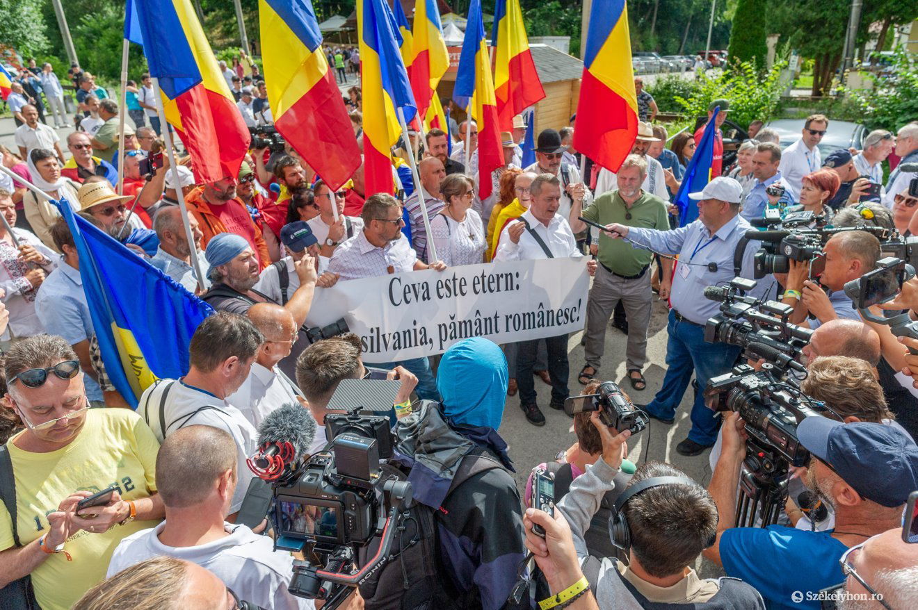 Provokátorok Tusványoson: a Nép Útja nacionalista szervezet és az Ortodox Testvériség szimpatizánsai megpróbáltak bejutni Orbán Viktor miniszterelnök beszédére, sikertelenül •  Fotó: Pinti Attila