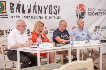 Tusványos: fenn kell tartani az autonómia kérdését