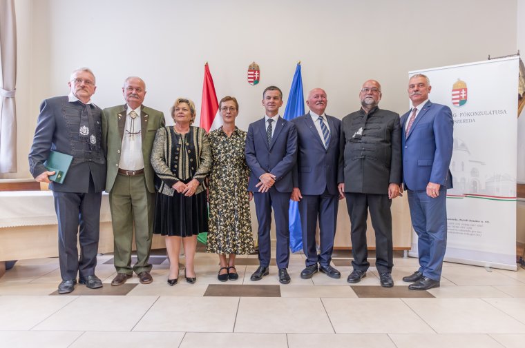 Magyar állami kitüntetésben részesültek a közösségért nyújtott szolgálatukért