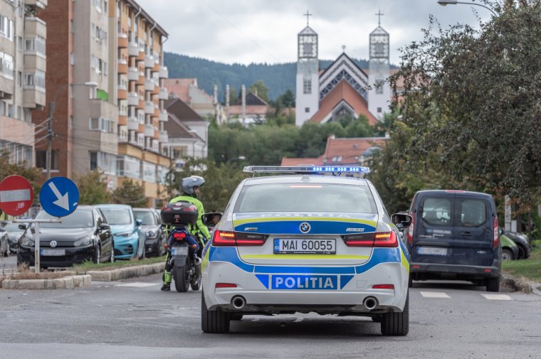 Közel tízezer rendőr és ötezer tűzoltó teljesít szolgálatot az ünnepek alatt