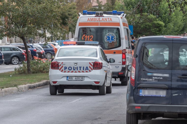 Két autó ütközött, három személy sérült meg Újszékelynél