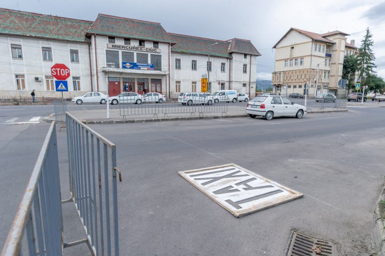 Forgalmi változások lesznek a csíkszeredai vasútállomás előtt