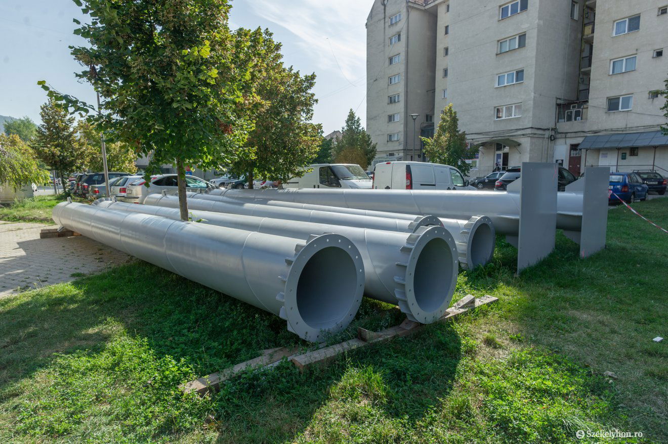 Tavaly újakra cserélték a Szív utcai kazánház kéményeit •  Fotó: Pinti Attila