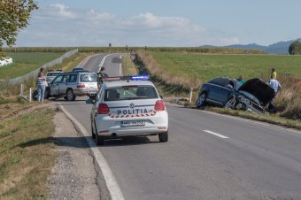 Két autó ütközött, kórházba került egy idős sofőr