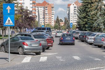 Csíkszeredai fizetős parkolás jegyautomaták nélkül: nyilvános a tervezet