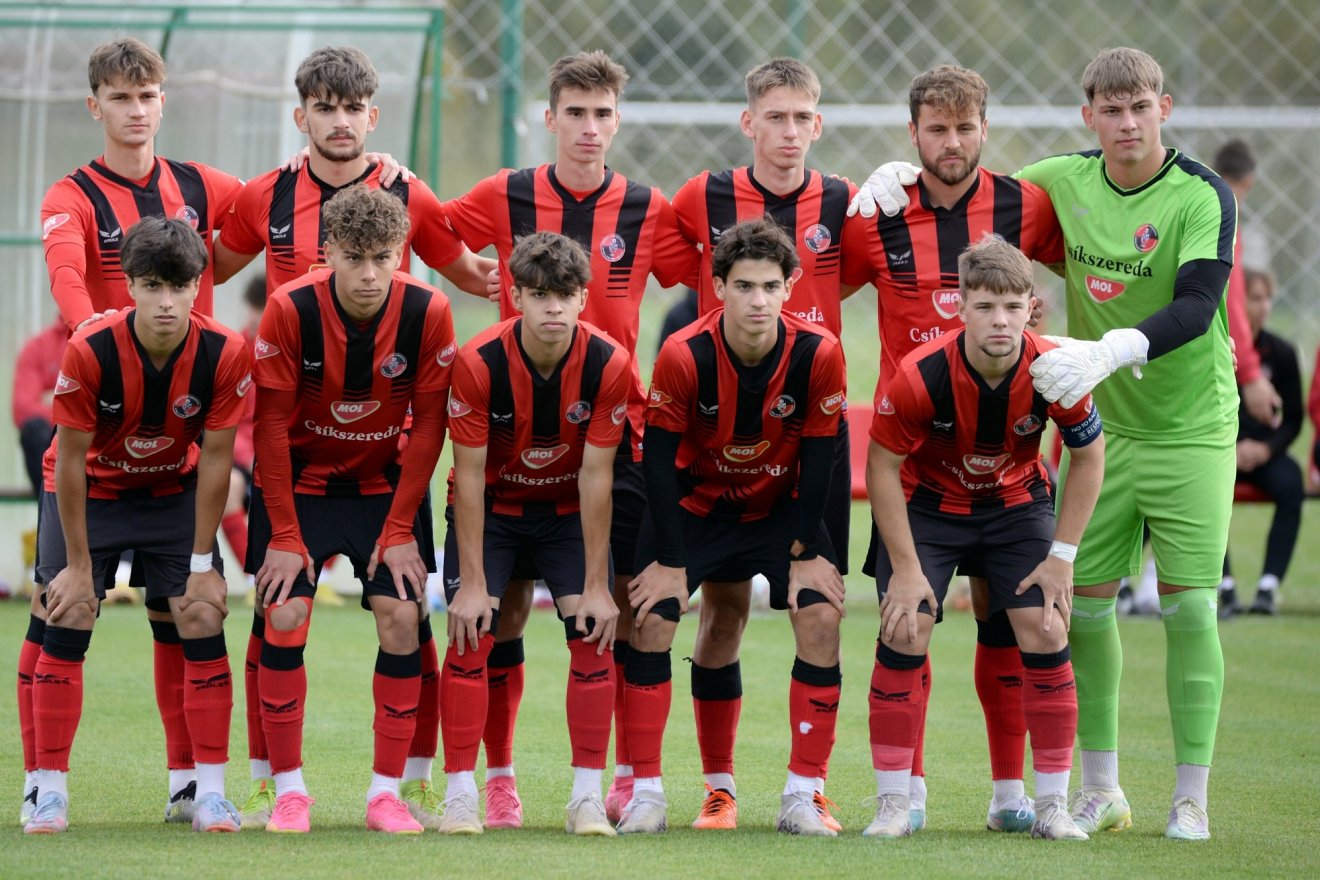 Az FK Csíkszereda kezdőcsapata a Craiova elleni Ifjúsági-ligás mérkőzésen. A felső sorban jobbról a második Vita Dániel, a harmadik pedig Szondi Botond •  Fotó: FK Csíkszereda/ Pál Zoltán