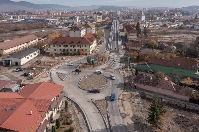 Még egy hónap a vasúti felüljáró megnyitásáig