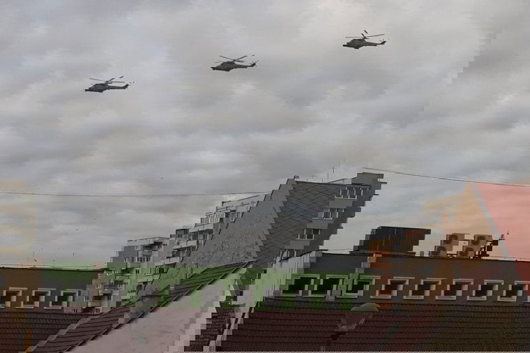 Gyakorlórepülésen három helikopter Csíkszereda és Székelyudvarhely fölött