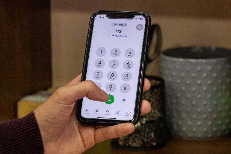 Fejszével fenyegetőző személy miatt tett bejelentést, végül ő húzta a rövidebbet