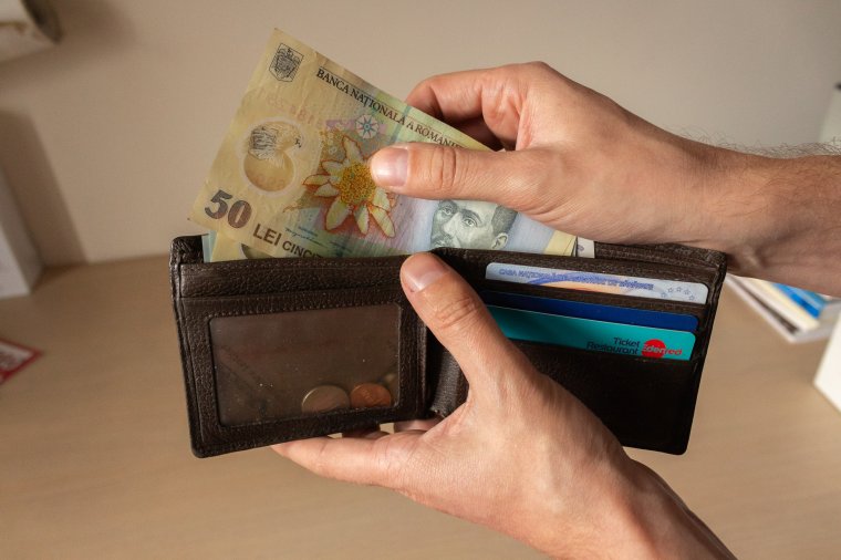 A kormány eltökélt szándéka 3700 lejre emelni a minimálbért a miniszterelnök szerint