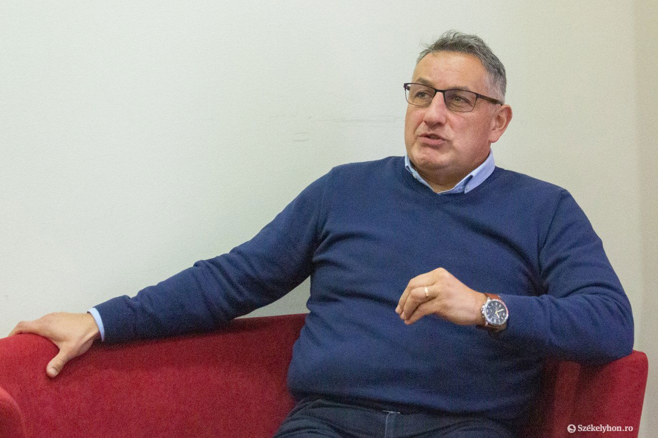 Tankó László szervezetfejlesztőnek székelyként jó rálátása van a helyi viszonyokra •  Fotó: Borbély Fanni