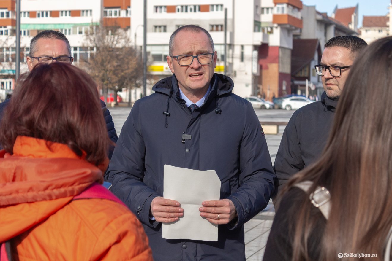 Korodi Attila a hétfői sajtótájékoztatón •  Fotó: Borbély Fanni