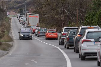 Idegtépő forgalmi dugók a Bethlenfalvi úton