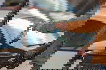 Büdös, csúnya, és napokig ott van