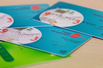 A pedagógusok és a tanügyi kisegítő személyzet is kap szakmai utalványokat októberben