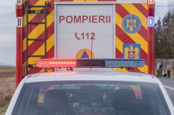 Két autó ütközött, a mentősöknek is akadt dolguk