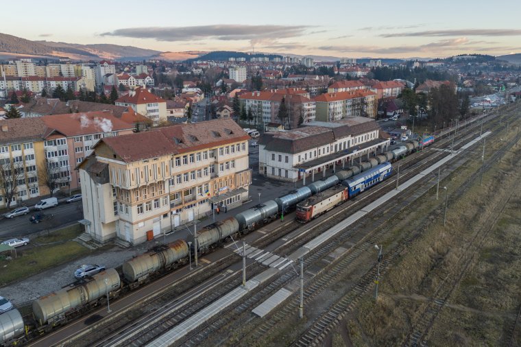 Előrelépés Csíkszeredában a vasút fölött átvezető új híd építése ügyében