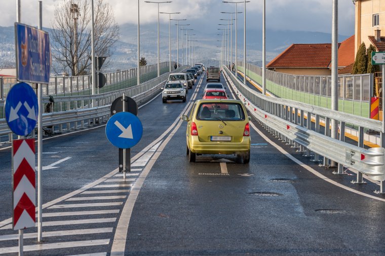 Három autó ütközött a csíkszeredai Ligat hídon