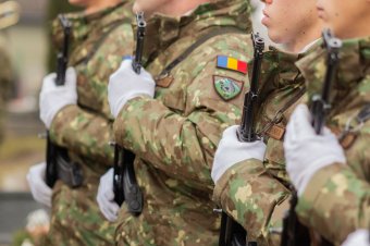 A hadsereg egyik vezetőjét egymillió lejes óvadék ellenében helyezte hatósági felügyelet alá a DNA