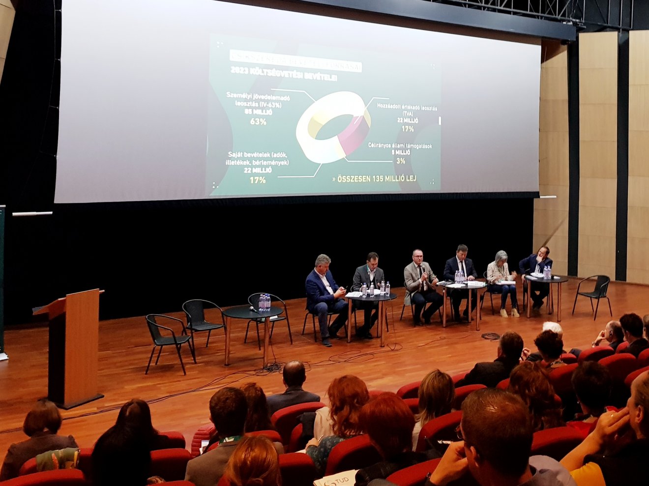 A konferencián önkormányzati vezetők és szakemberek is felszólaltak •  Fotó: Kovács Attila