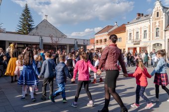 Számos néptáncegyüttes ropja majd Csíkszereda központjában a Táncház napján