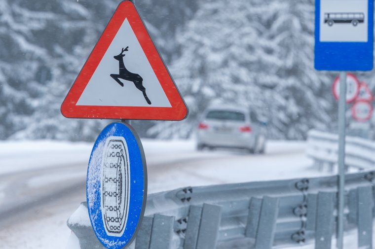 Heves szélre, havazásra figyelmeztetnek jó néhány megyében