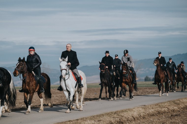 Kegyeleti lovas zarándoklat a lemészárolt székelyek emlékére