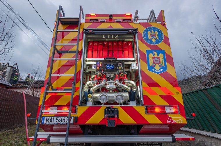 Tűz ütött ki Bukarestben egy kaszárnyában, egy személy életét vesztette, többen füstmérgezést szenvedtek