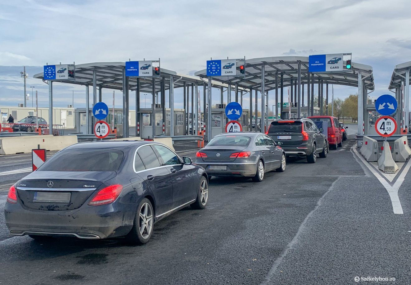 Országszerte több helyen torlódások alakultak ki a határátkelőknél. Képünk illusztráció •  Fotó: Borbély Fanni