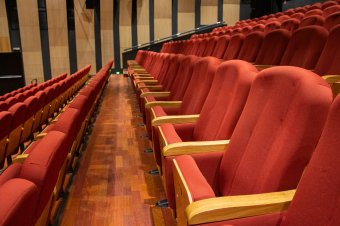 Randiverzum – TalálKomédia a rapidrandik világából Hajdu Steve és Cserna Lulu előadásában