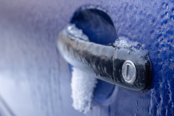 Óvatosan induljunk holnap: ma estére vegyes csapadék, reggelre jégképződés várható