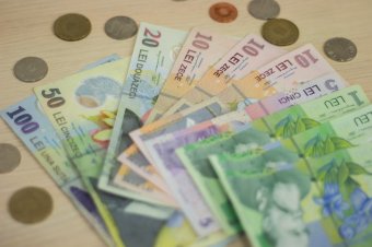 Újabb rekordot döntött az arany ára, miközben a főbb devizákhoz képest erősödött a lej