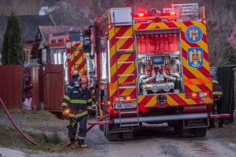 Szomszédai menekítették ki a tűzből az ágyhoz kötött nőt