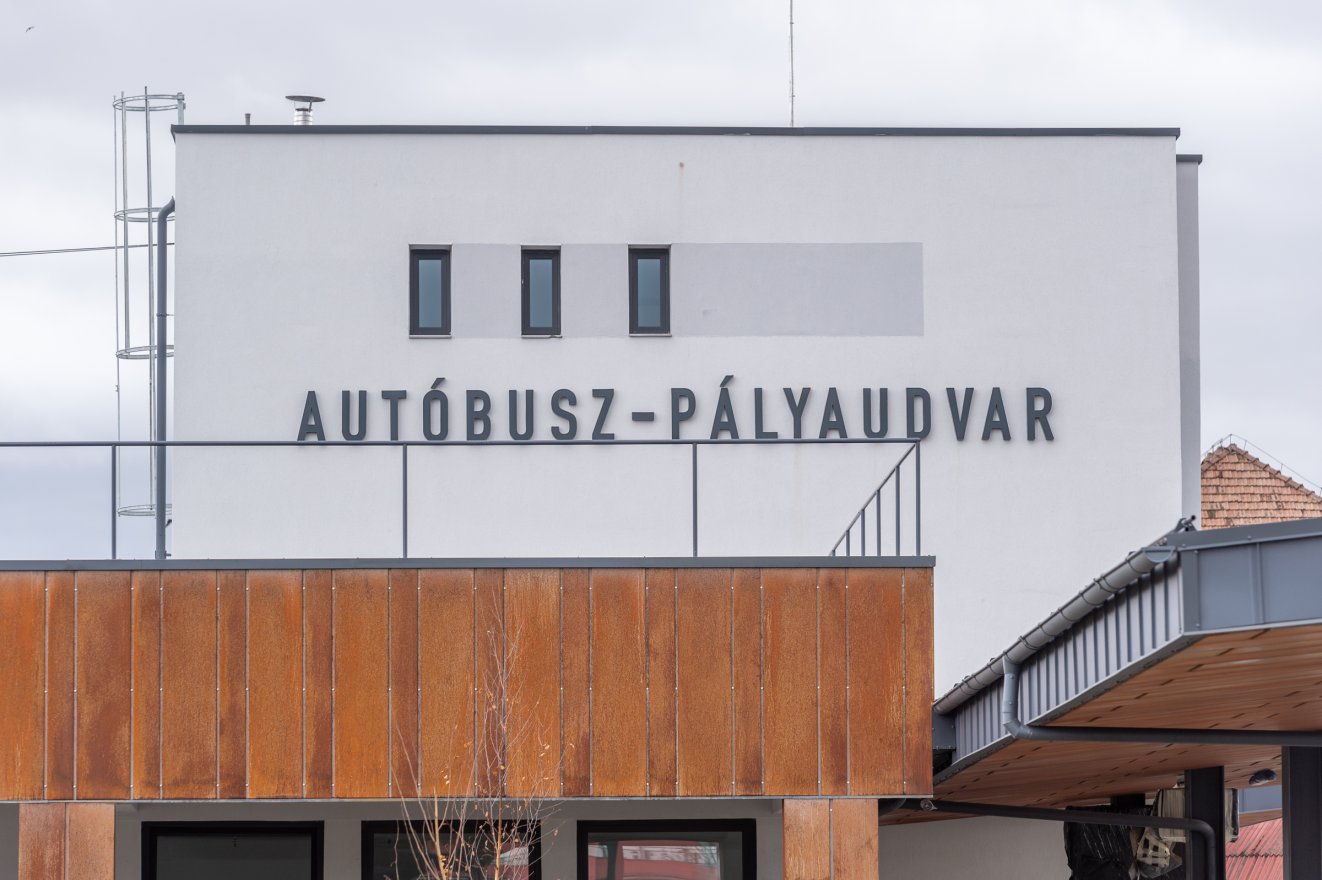 Kiskorú lányt zaklatott egy buszsofőr Csíkszeredában