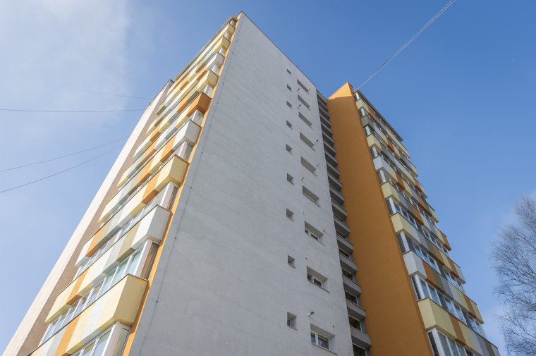 Tömbház-hőszigetelésekkel megújuló lakótelep   