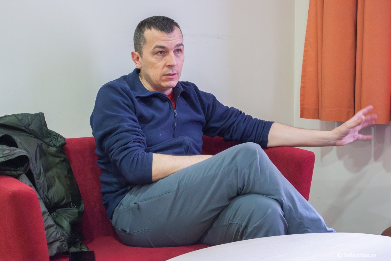 Dr. Solti Norbert idegsebész szakorvos. Tíz éve egyedül kezdte •  Fotó: Borbély Fanni